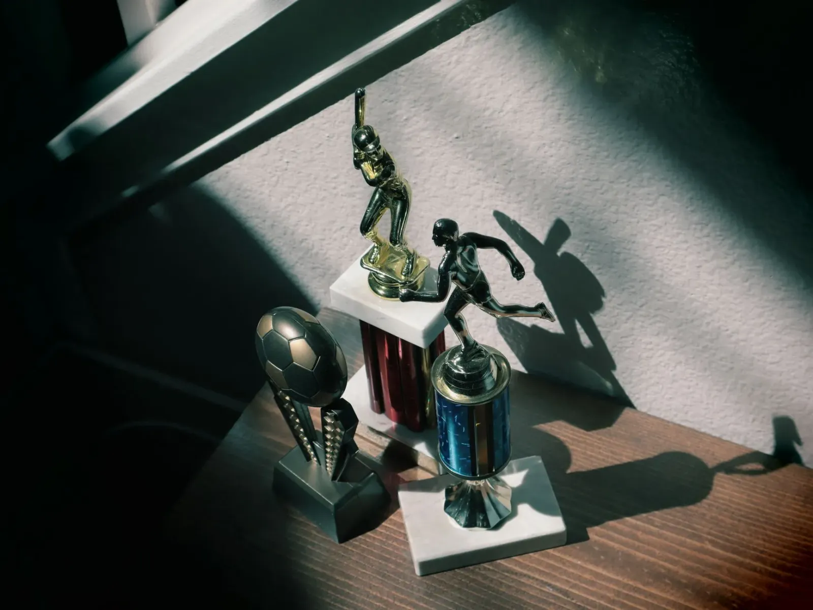 Imajen hanesan balansa justisa no troféu desportu iha mundu agora, hatudu presiza no kompetisaun ba ita nia moris