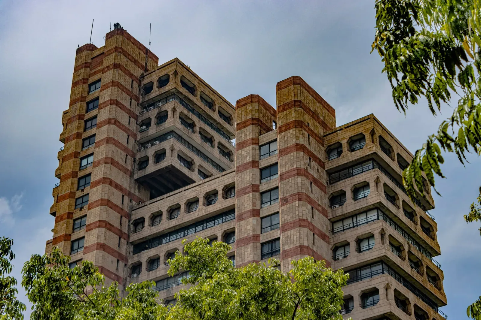 Edifísiu Tribunál Superiór Delhi iha India, ne'ebé hatudu autoridade justisa no desizaun kona-ba seleksaun atleta ba Asian Ga
