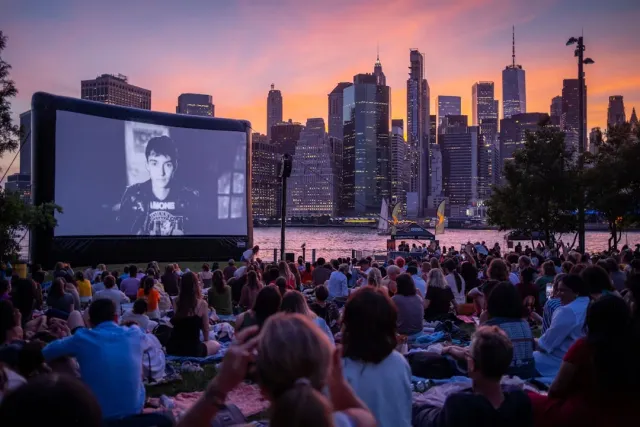 Sayani Gupta iha New York Indian Film Festival, nia filme Aasmani estreia, hatudu nia sorriso no emosaun