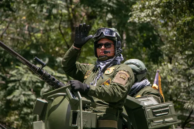 Ranger ida iha Parque Nasional Virunga uza ekipamentu protesaun hodi kontra Ebola no proteje primatas raru hanesan gorila, ih