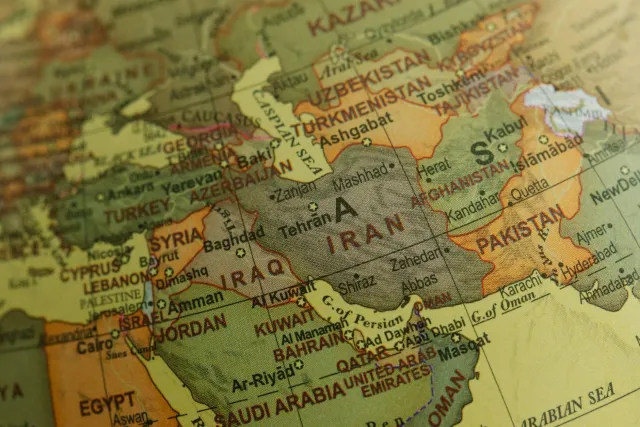 Imajen mapa Oriente Médiu no avizu husi India ba Iran, hatudu tensaun no konflitu ne'ebé afeta ita nia seguransa viajen iha t