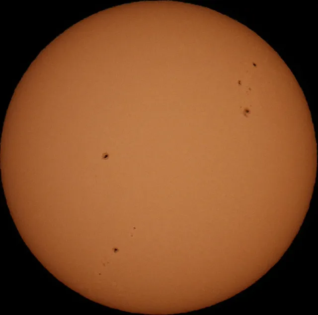 Imajen husi Observatóriu Solar Kodaikanal iha Índia, ne'ebé mak rekolla dadus kona-ba mancha solar durante tinan 100 resin, h