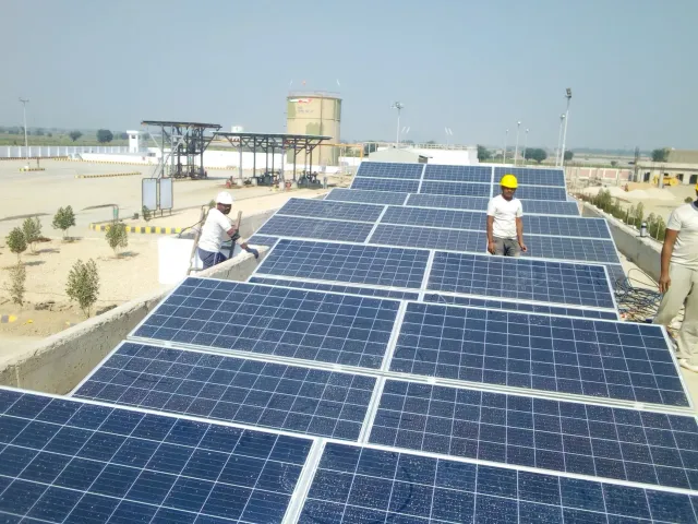 Painél solar flutuante iha bee hamutuk ho karga logístika iha Timor-Leste, hatudu oportunidade negósiu kombina enerjia no tra