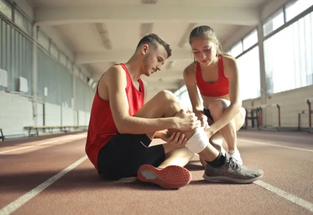 Ilustrasaun kona-ba saúde mental iha servisu, moras manu no atleta ne'ebé hetan tratamentu saúde - iha estilu modernu no info