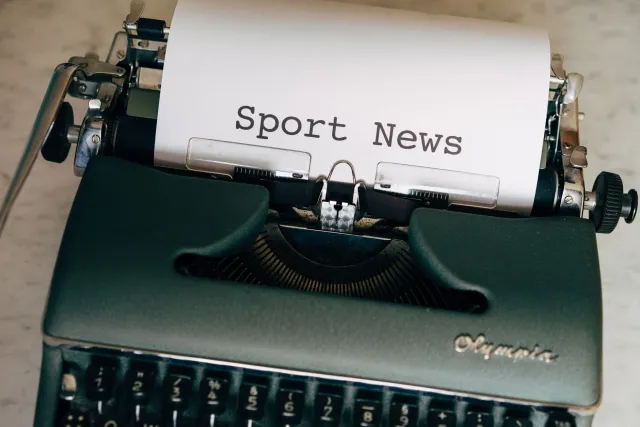 Imajen boot hanesan notísia desportu no mídia iha mundu, hanesan bola futebol no person foun sira