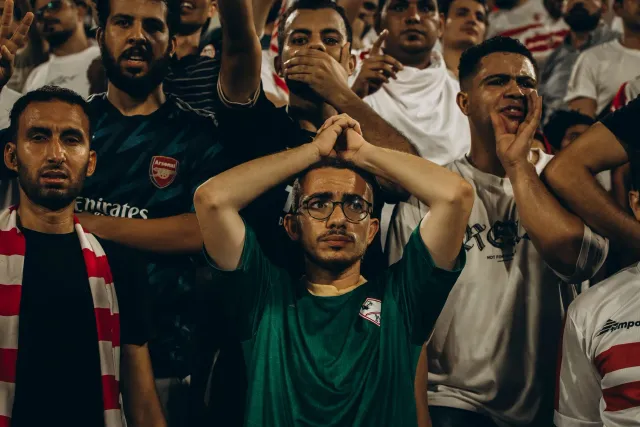 Imajen husi jogu Mundial Futebol 2026 entre Egitu no Belgika iha Seattle, ho jogador sira halo aksaun iha kampo, hatudu emosa