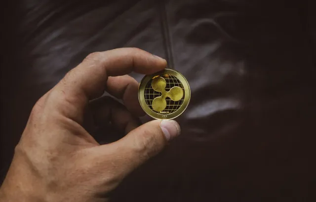 Gráfiku hatudu tokenized SpaceX share iha refund trouble, ho númeru no seta ne'ebé hatudu krisis exchange cancellation. Fundu