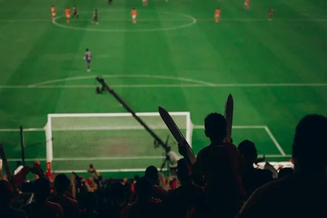 Ema deslokadu iha Gaza tuir World Cup 2026 iha tenda ho televizaun, ho drone iha leten no sorrisu iha sira nia rosto