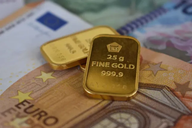 Imajen hatudu osan barak iha banku sentral nian, simboliza seguransa investimentu