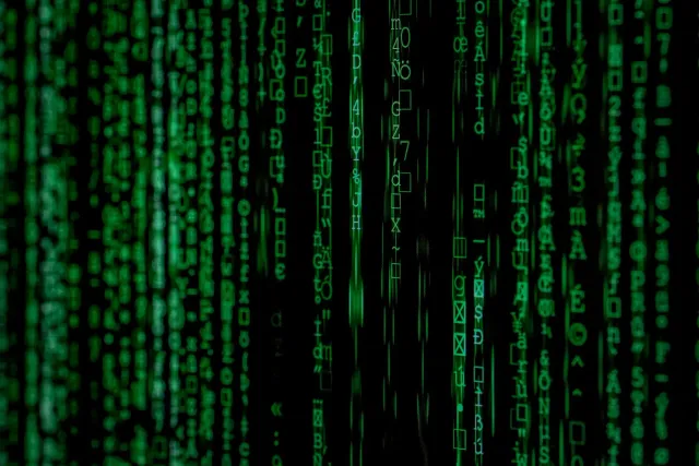 Imajen digital ne'ebé hanesan dadus no segansa iha mundu teknolojia modernu, bairu komputador no sistema operasionál.