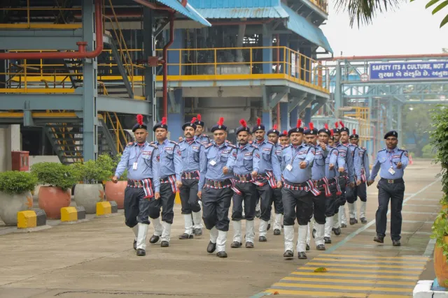 Sirkulu tráfegu públiku Bharatiya Tatrakshak Swarn Jayanti Circle iha Gandhinagar, Gujarat, ne'ebé dedika ba Guarda Kostera I