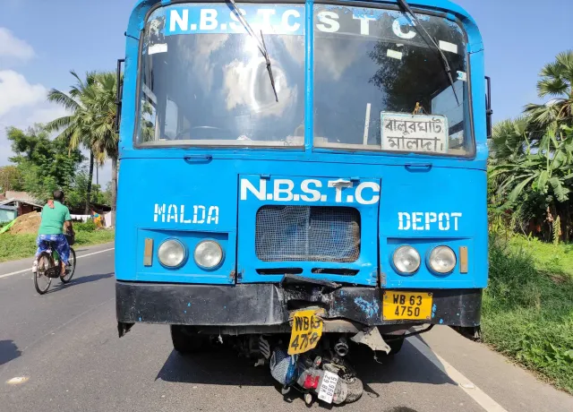Aksidente bus iha dalan Vadodara-Jarod Road iha Gujarat, ho kolapsu no ambulansia, hatudu situasaun trajiku