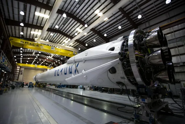 Ilustrasaun kona-ba fábrika Terafab husi SpaceX iha Austin, Texas, ne'ebé planeia investi $119 bilhão ba AI chips, ho kór mod