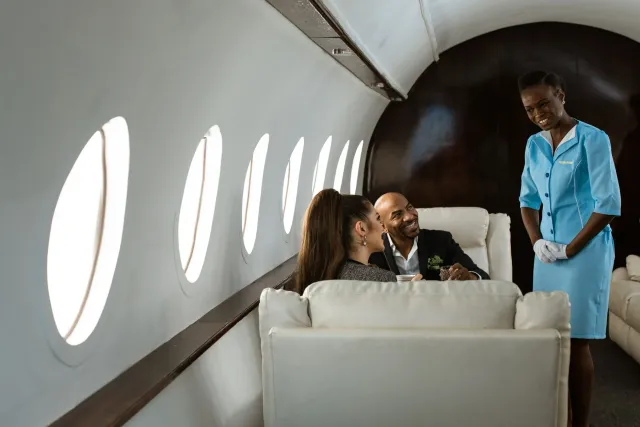 Aviaun JetBlue ho kadeira premium Mint iha kabina ne'ebé konfortável no modernu