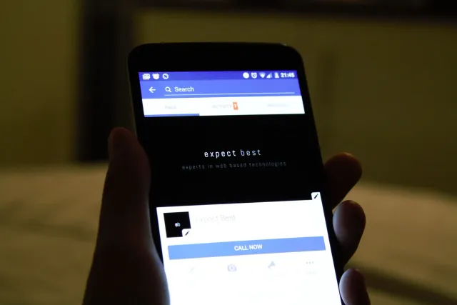 Ema uza AI Mode Facebook nian ba buka informasaun desportu iha komputador