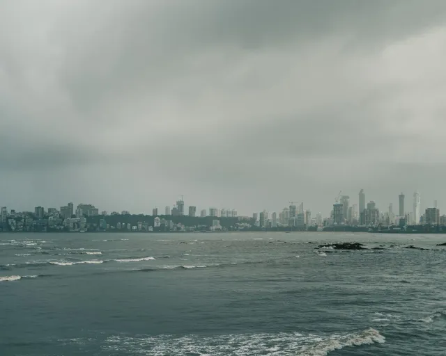 Nuvens monsoon iha Mumbai ho sidade iha kotuk, hatudu mudansa klimátika ne'ebé estagna hela avansu udan iha Maharashtra