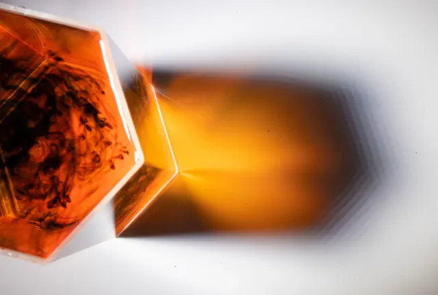 Ilustrasaun kona-ba kontrolu luz quantum uza material hexagonal boron nitride ho layers atomiku ne'ebé finu liu, hatudu oinsá