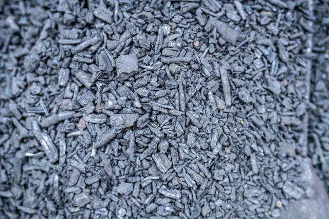 Imajen hosi laboratóriu hatudu prosesu plasma transforma kafé mohon ba bahanar enerjia iha tempu 90 segundu, ho sientista ser