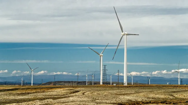 Imajen boot hanesan liña energetika boot iha merkadu globál, ho investidor sira nia kapasidade atu investu ba infraestrutura 