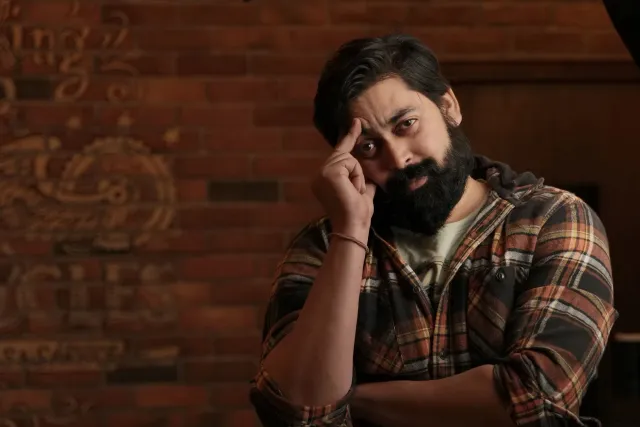 Zaid Darbar, ator no dansarinu, iha sesaun foto ba reality show Alliance, hatudu nia ekspresaun fokus no estratéjia.