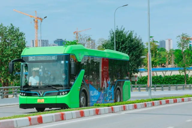 Autobús inteligente foun iha Jaipur, India, ne'ebé uza eletrisidade, ho teknolojia modernu no palitu ki'ik iha sistema
