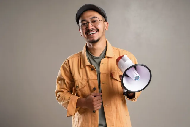 MrBeast iha eventu privadu ba anunciante sira, teke tiha programa membru foun. Nia hanesan YouTuber boot liu iha mundu.