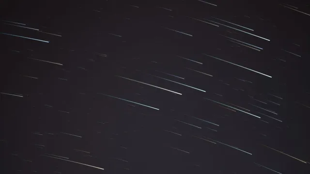 Bootids meteor shower iha lalehan nakdodon ho meteorus barak, nia hatudu oinsá meteorus monu husi konstelasaun Bootes iha sem