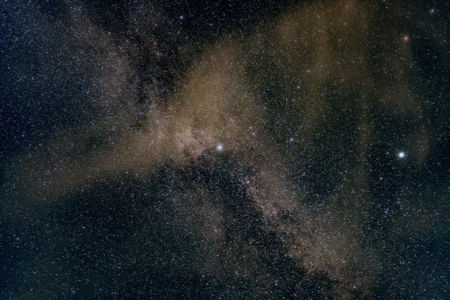 Imajen detalhadu husi Via Láctea nia laran ho fitun barak no exoplaneta, kaptura husi satélite Euclid ESA, hatudu beleza no k