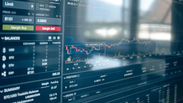 Grafiku ne'ebé hatudu investimentu kriptu ho risku boot no oportunidade, ho dadus no analiza iha fundu.