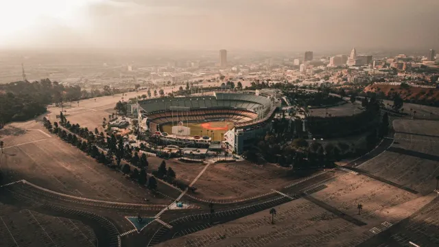 Imajen hosi estadiu Los Angeles Angels ho bandeira no logu ekipa iha loron naroman