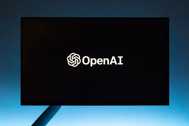 Imajen teknolojia foun ho screen AI no Microsoft Windows iha ambiente modernu ne'ebé mostra mudansa boot iha 2026.