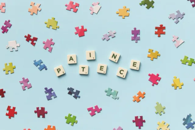 Imajen ida hatudu tabuleiru puzzle NYT Connections Sports Edition ho palavra sira no kategoria sira, iha fundu naran-mean ho 