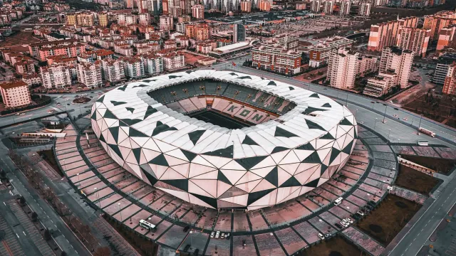 Jogador Futebol Halo Planeia Futuru iha Estádio, Hanesan Real Madrid No Bayern Munich Sira