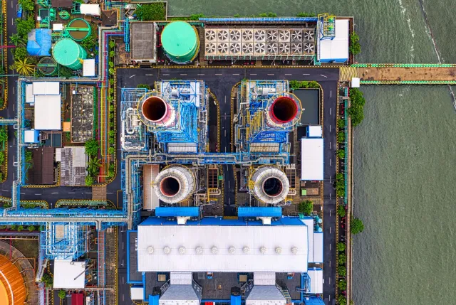 Arquitetura datacenter boot ho sistema malirin bee ne'ebé uza bee barak, hatudu oinsá AI presiza bee atu malirin makina, ho a