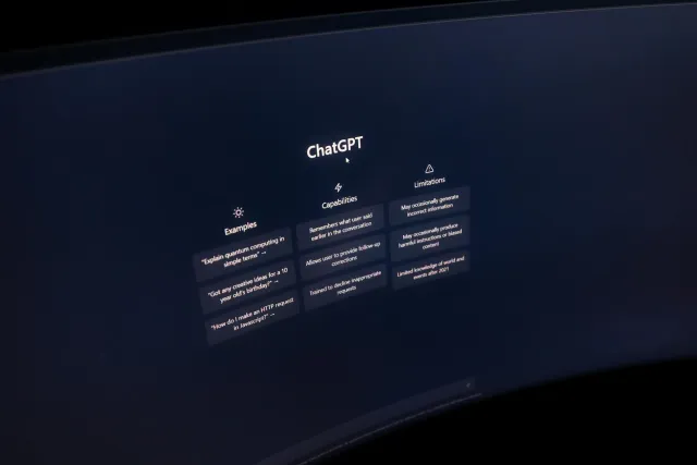 Imajen husi konferensia Microsoft Build 2026 ho dezenvolvedor sira testa feras AI foun, ho komputador no ekrã hatudu kódigu
