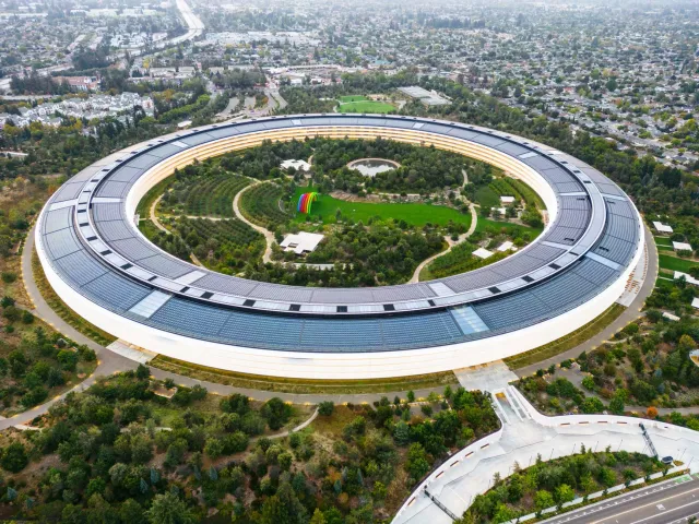 Imajen satélite husi Jilin-1 ne'ebé hatudu edifísiu Nvidia no Apple iha Santa Clara, Kalifórnia, ho detallu husi sidade no ár