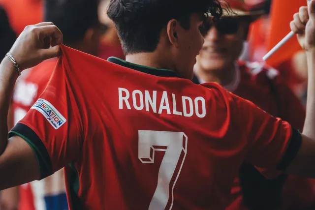 Imajen hosi anúnsiu Nike ba Copa Mundial 2026 ho naran 'Rip the Script', hatudu Kim Kardashian, LeBron James no Cristiano Ron