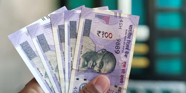 Imajen hatudu enkontru ekonómiku ho Primeiru-Ministru Narendra Modi no membru Economic Advisory Council sira iha sala reuniau