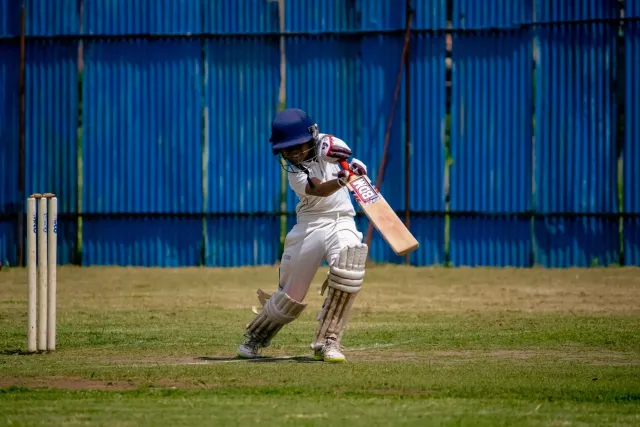 Jogadores Índia hanesan Yashasvi Jaiswal no KL Rahul selebra séntenu iha teste kontra Afeganistaun, ho torcedor sira iha fund