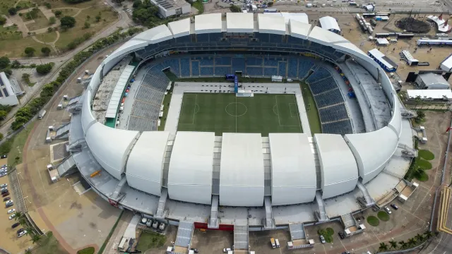 Imajen ida ne'ebé hatudu projetu White House ballroom, Estasaun Espasu Internasionál, no estádiu futebol Mundial 2026, ho aná