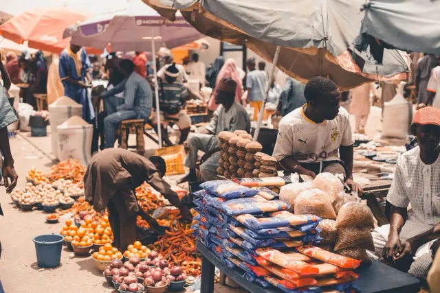 Merkadu lokal iha Makerfield ho emprezariu sira fa'an sasan, durante tempu by-election, hatudu atividade ekonomia no komunida