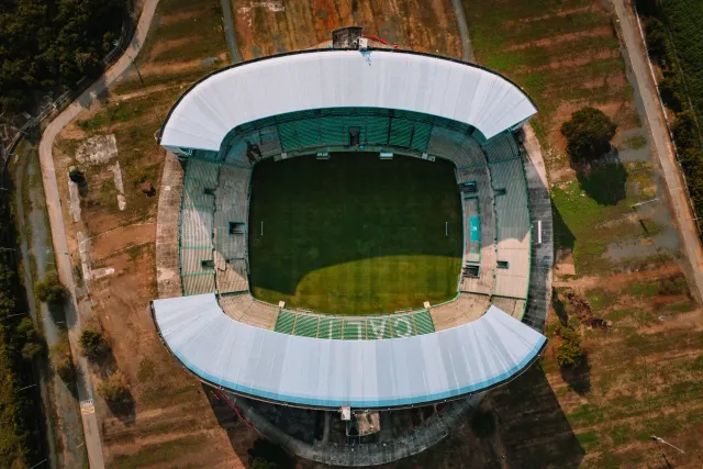 Imagem de estádiu desportu modernu ho teknologia no monitor, representa mudansa iha mundu desportu 2026