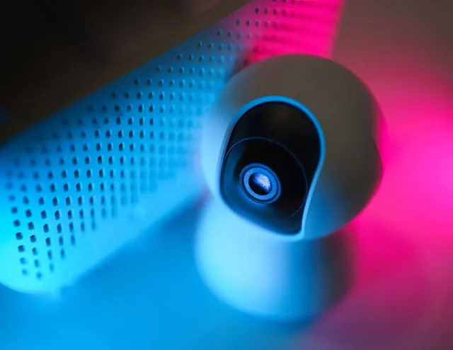 Imajen hosi lente kamera foun 2026 hosi Canon, Sony, no Nikon ne'ebé integra AI no teknolojia inteligente — lente sira ne'e l